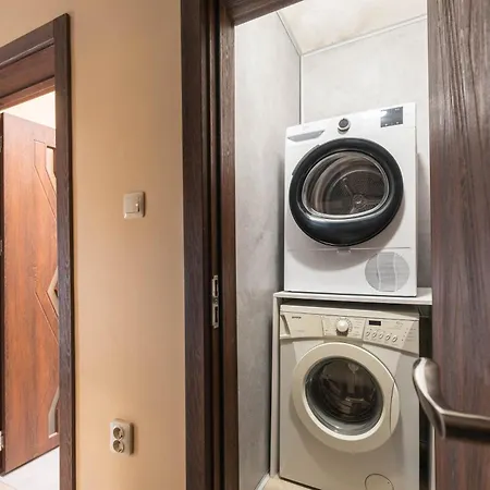 Appartamento Downtown - Free Parking & Near By Apartmax *