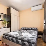 Downtown - Free Parking & Near By Apartmax Апартамент