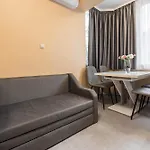 Апартамент Downtown - Free Parking & Near By Apartmax