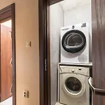 Апартамент Downtown - Free Parking & Near By Apartmax *