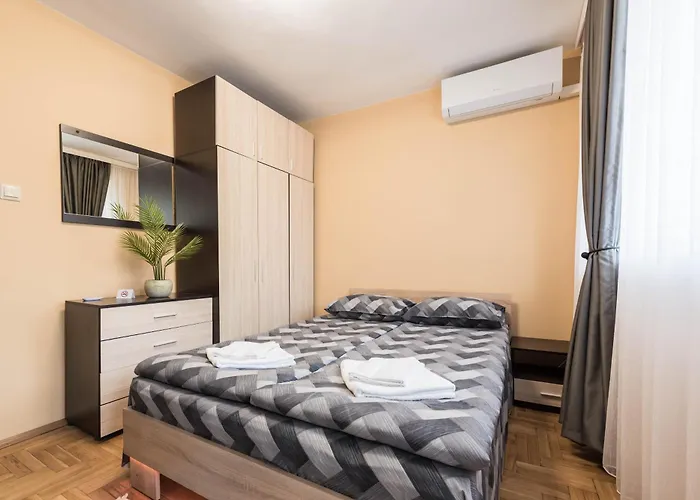 Downtown - Free Parking & Near By Apartmax Apartman